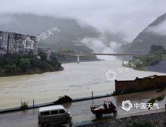 强降雨“盘踞”云贵湘皖等地 南方闷热开启“耐